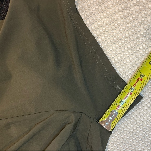 ✨FABLETICS XS black laced trim Army Green athletic shorts back pocket velcro - Picture 7 of 13